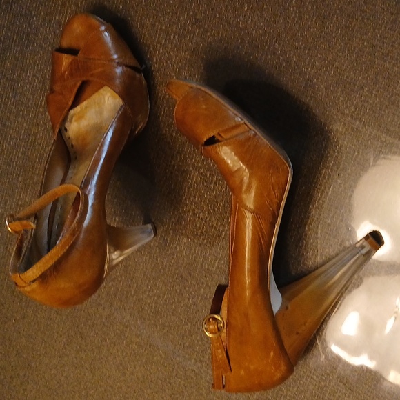 BCBGirls Tan Peep Toe Heels Size 7.5   Size 38 - Picture 2 of 6